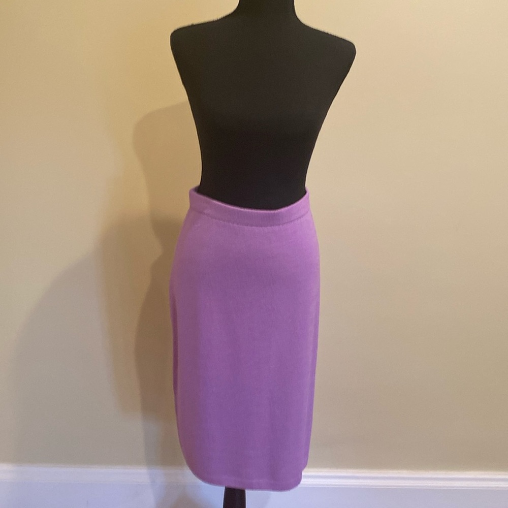 St John skirt. NWT Sz 8 Lilac (wisteria). Never worn. Hanger marks at waist band